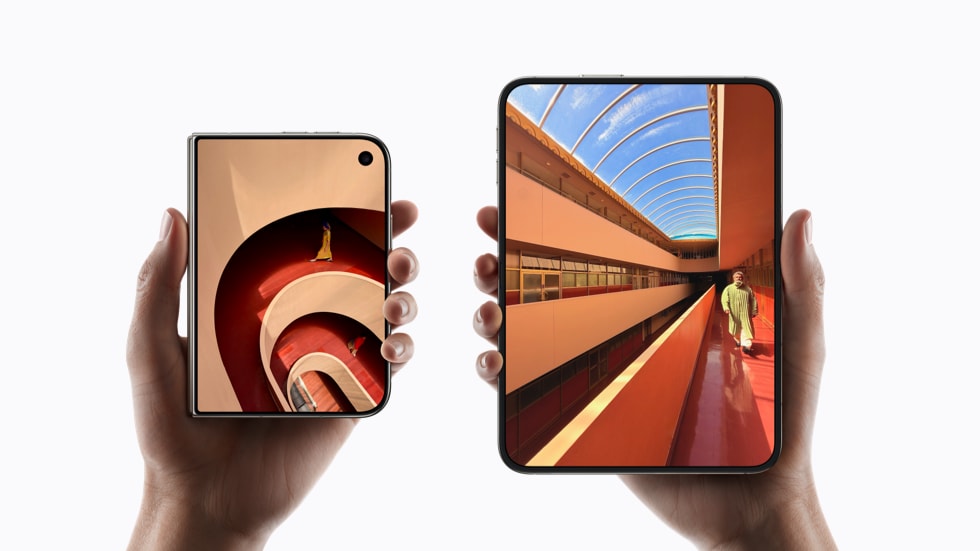 Imagen oficial del iPhone Duo abierto y plegado, sostenido en dos manos